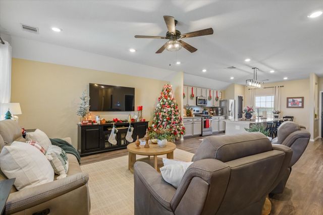 732 Scenic Lake Drive, La Marque, TX 77568