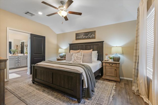 732 Scenic Lake Drive, La Marque, TX 77568