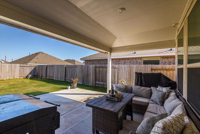 732 Scenic Lake Drive, La Marque, TX 77568