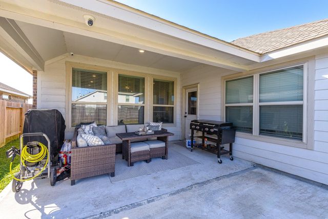 732 Scenic Lake Drive, La Marque, TX 77568