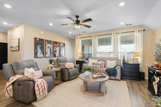 732 Scenic Lake Drive, La Marque, TX 77568