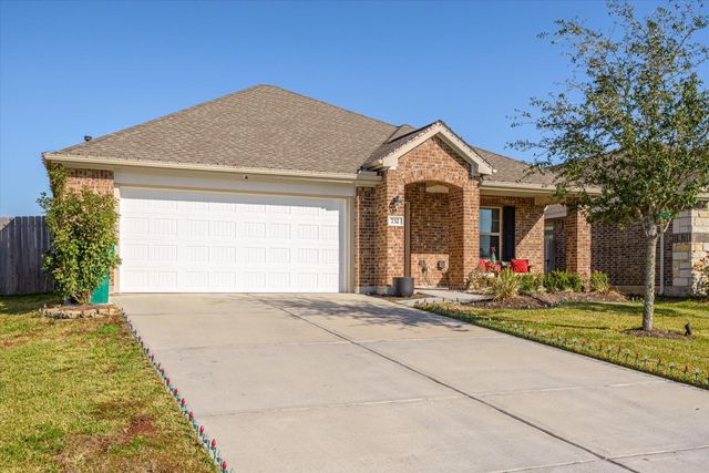 732 Scenic Lake Drive, La Marque, TX 77568