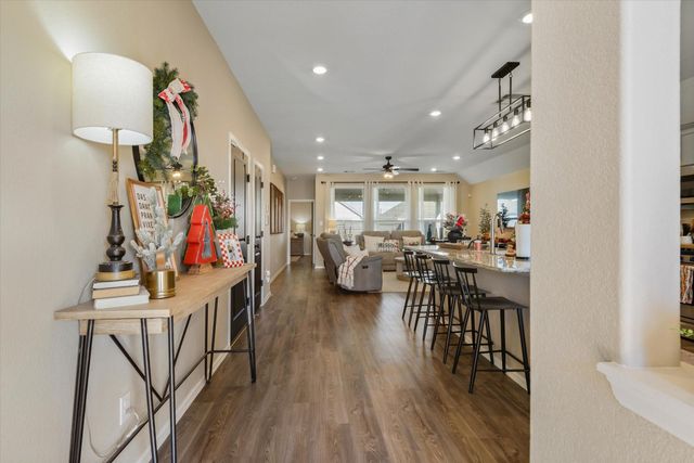 732 Scenic Lake Drive, La Marque, TX 77568