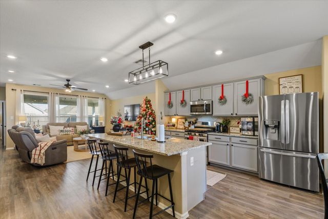 732 Scenic Lake Drive, La Marque, TX 77568