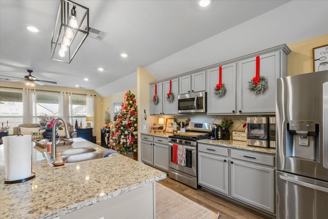 732 Scenic Lake Drive, La Marque, TX 77568