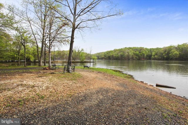 2912 CAMBRIDGE DR, Woodbridge, VA 22192