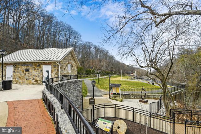 2912 CAMBRIDGE DR, Woodbridge, VA 22192