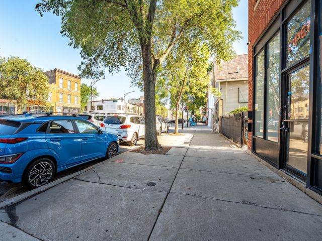 2242 N Western Avenue, Chicago, IL 60647