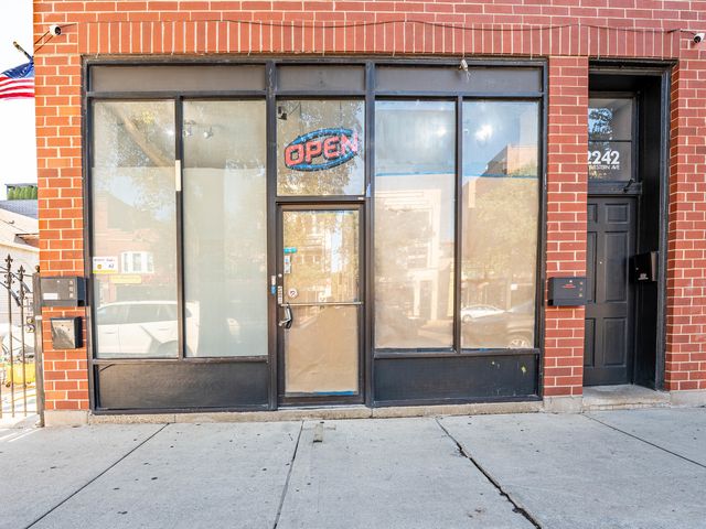 2242 N Western Avenue, Chicago, IL 60647