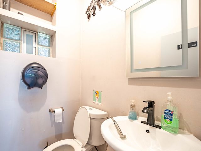 2242 N Western Avenue, Chicago, IL 60647