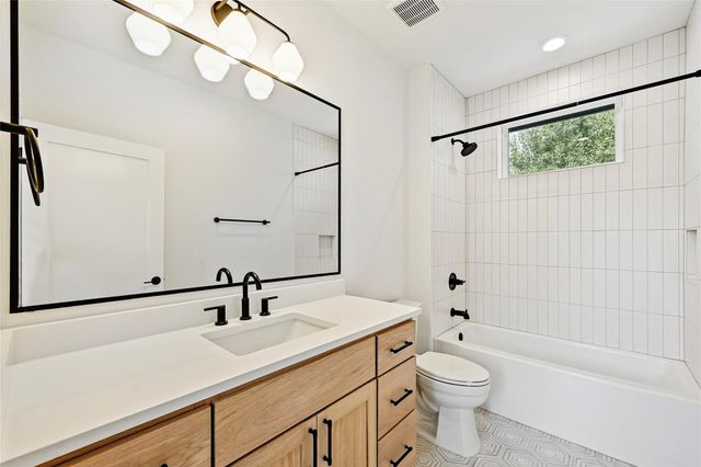 18405 Georgetown DR, Jonestown, TX 78645