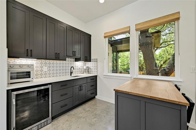 18405 Georgetown DR, Jonestown, TX 78645