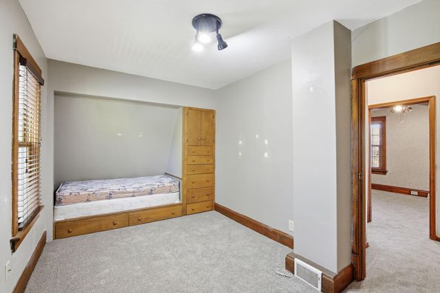 1047 JAMESON STEET, Saint Paul, MN 55103