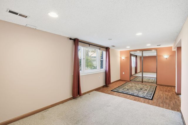 1047 JAMESON STEET, Saint Paul, MN 55103