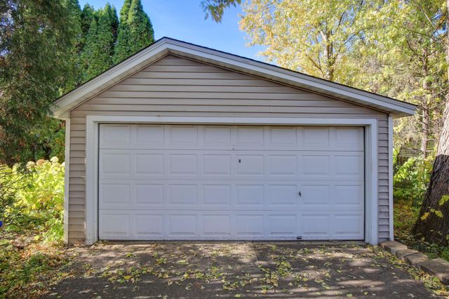 1047 JAMESON STEET, Saint Paul, MN 55103