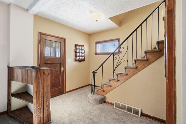 1047 JAMESON STEET, Saint Paul, MN 55103