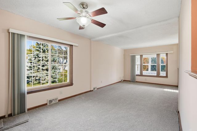 1047 JAMESON STEET, Saint Paul, MN 55103