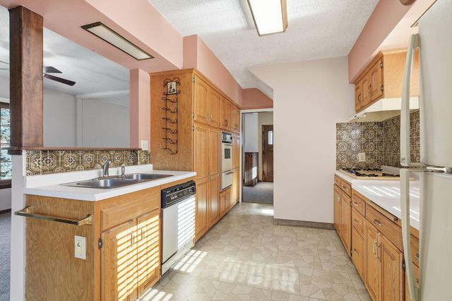 1047 JAMESON STEET, Saint Paul, MN 55103