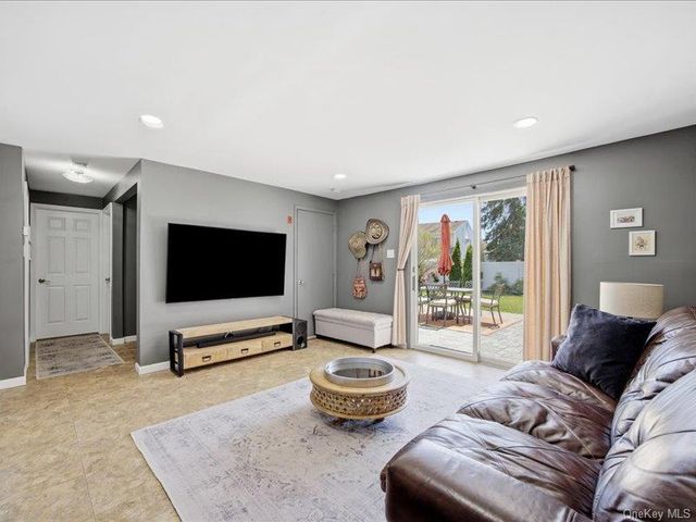 3894 Nancy Lane, Seaford, NY 11783
