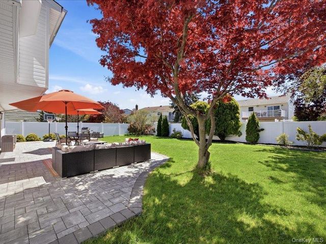 3894 Nancy Lane, Seaford, NY 11783