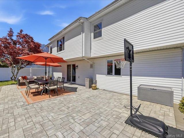 3894 Nancy Lane, Seaford, NY 11783