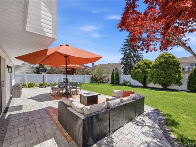 3894 Nancy Lane, Seaford, NY 11783