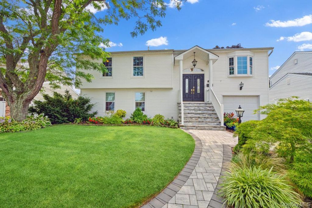 3894 Nancy Lane, Seaford, NY 11783