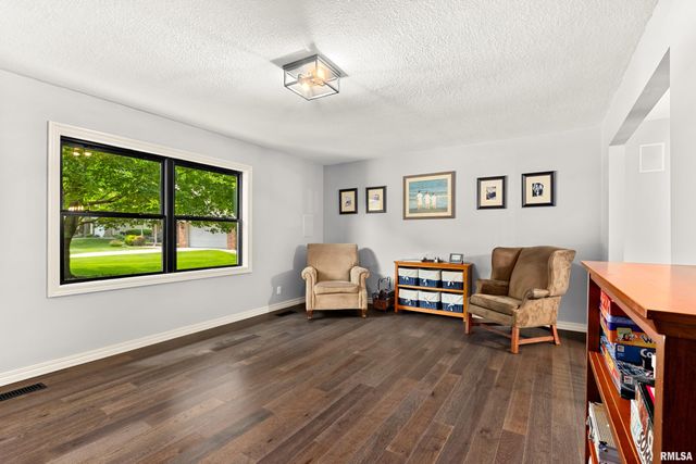 325 LOTUS Drive, Morton, IL 61550