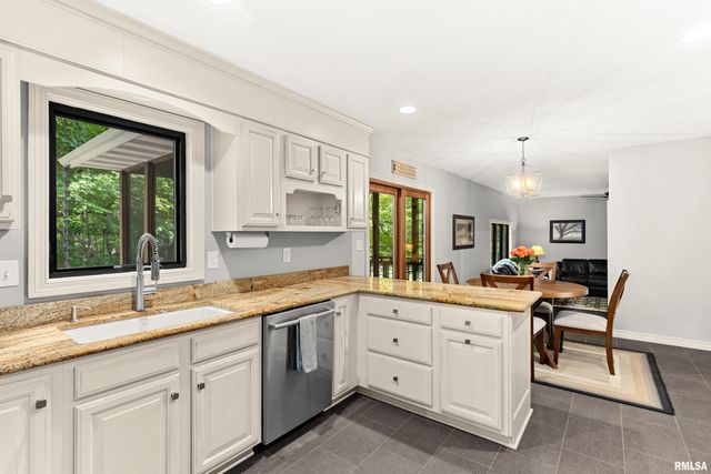 325 LOTUS Drive, Morton, IL 61550