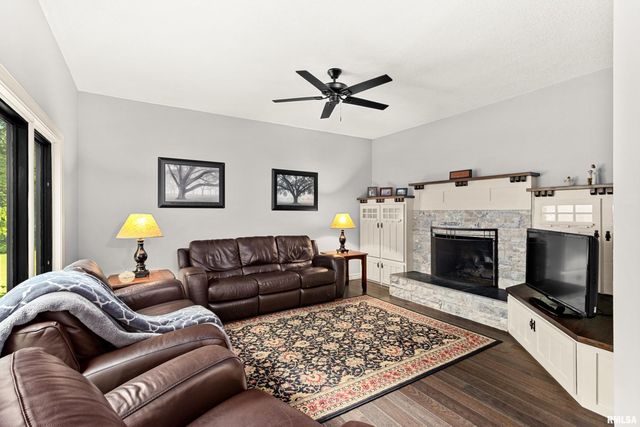 325 LOTUS Drive, Morton, IL 61550