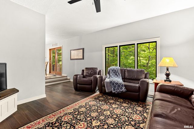 325 LOTUS Drive, Morton, IL 61550