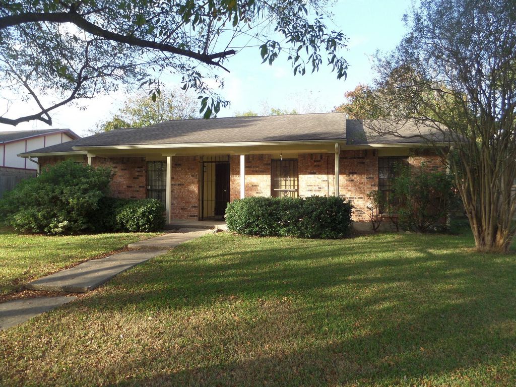 14611 Leacrest Drive, Houston, TX 77049
