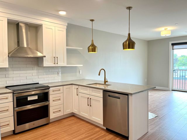 99 Foundry Place 304, Portsmouth, NH 03801