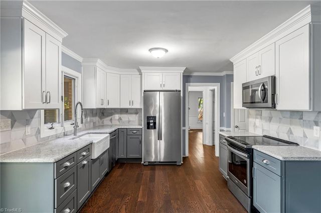 4103 Oak Hollow Drive, High Point, NC 27265