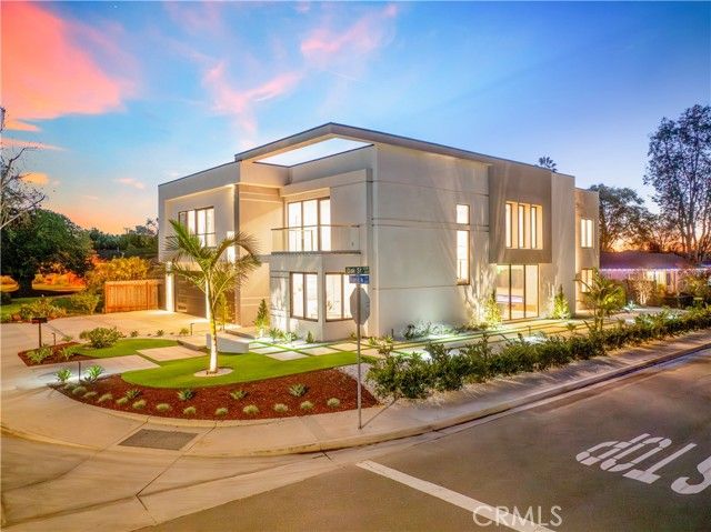 853 Oak, Costa Mesa, CA 92627