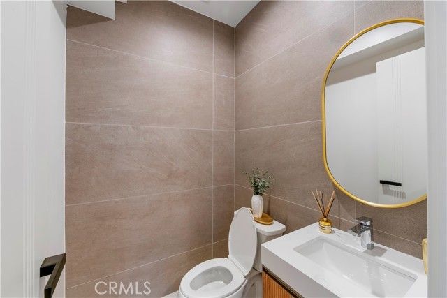 853 Oak, Costa Mesa, CA 92627