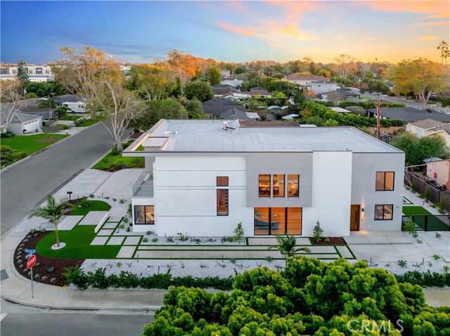 853 Oak, Costa Mesa, CA 92627