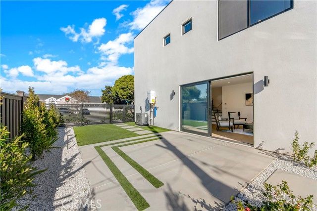 853 Oak, Costa Mesa, CA 92627