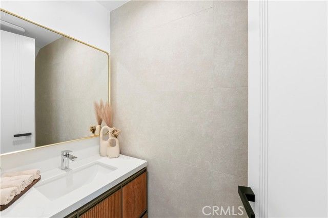 853 Oak, Costa Mesa, CA 92627