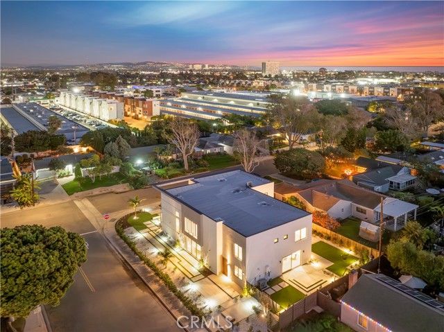 853 Oak, Costa Mesa, CA 92627