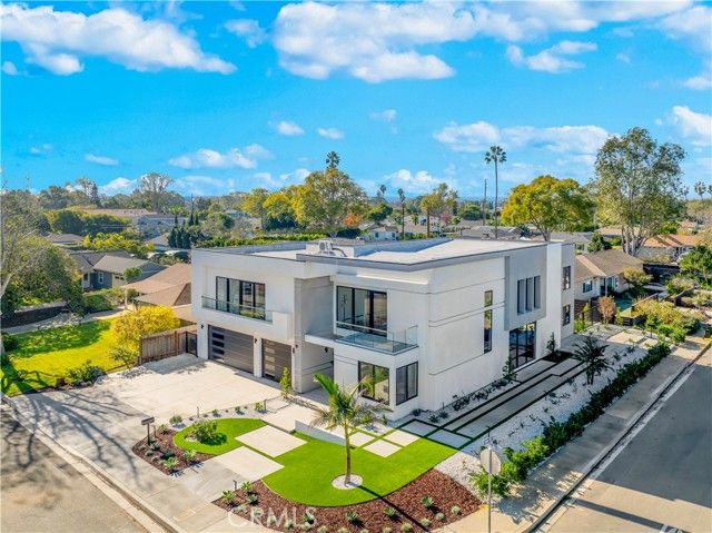853 Oak, Costa Mesa, CA 92627