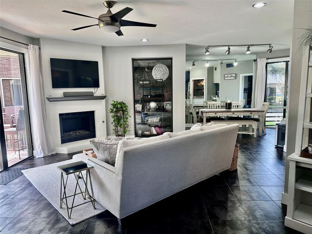 1931 Enterprise Avenue, League City, TX 77573