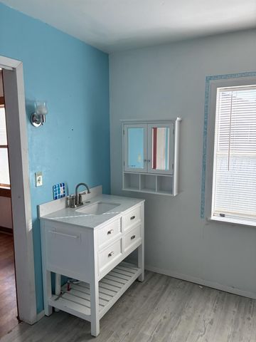 104 Draper Street, Columbus, TX 78934