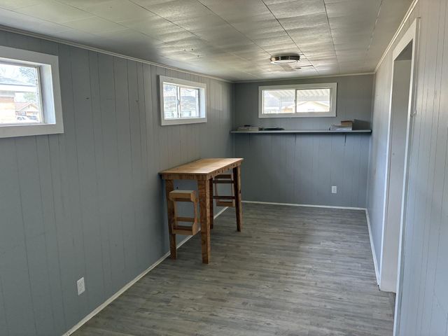 104 Draper Street, Columbus, TX 78934