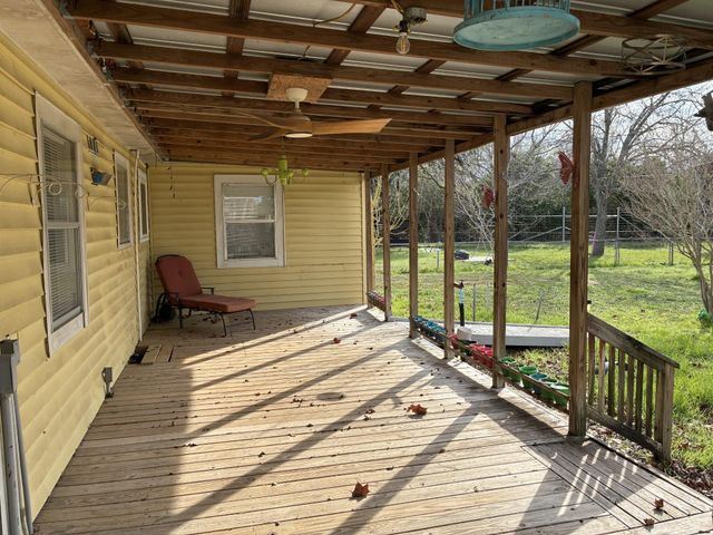 104 Draper Street, Columbus, TX 78934