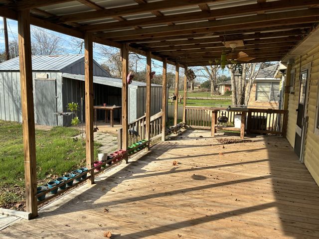 104 Draper Street, Columbus, TX 78934