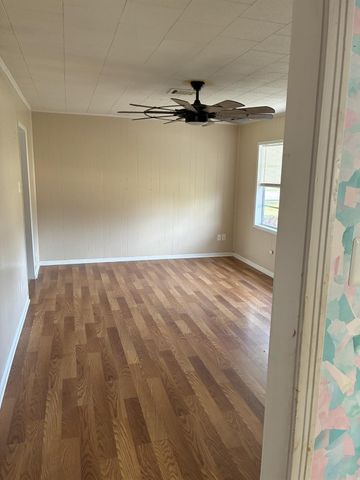 104 Draper Street, Columbus, TX 78934