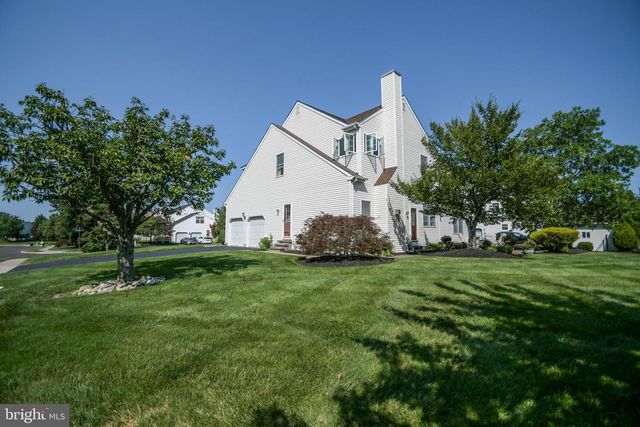 7 CLAREMONT DR, Doylestown, PA 18901