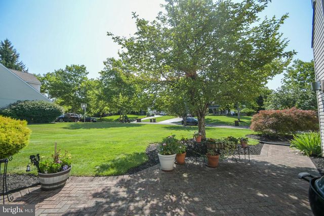 7 CLAREMONT DR, Doylestown, PA 18901