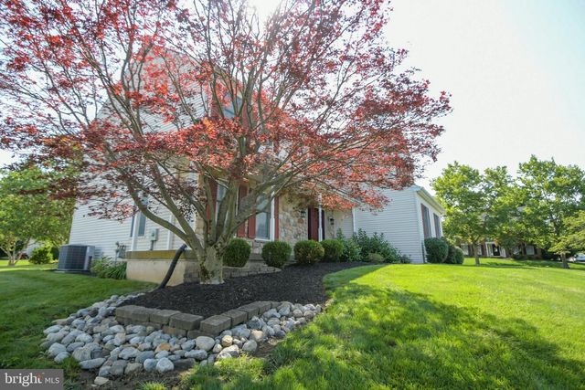 7 CLAREMONT DR, Doylestown, PA 18901